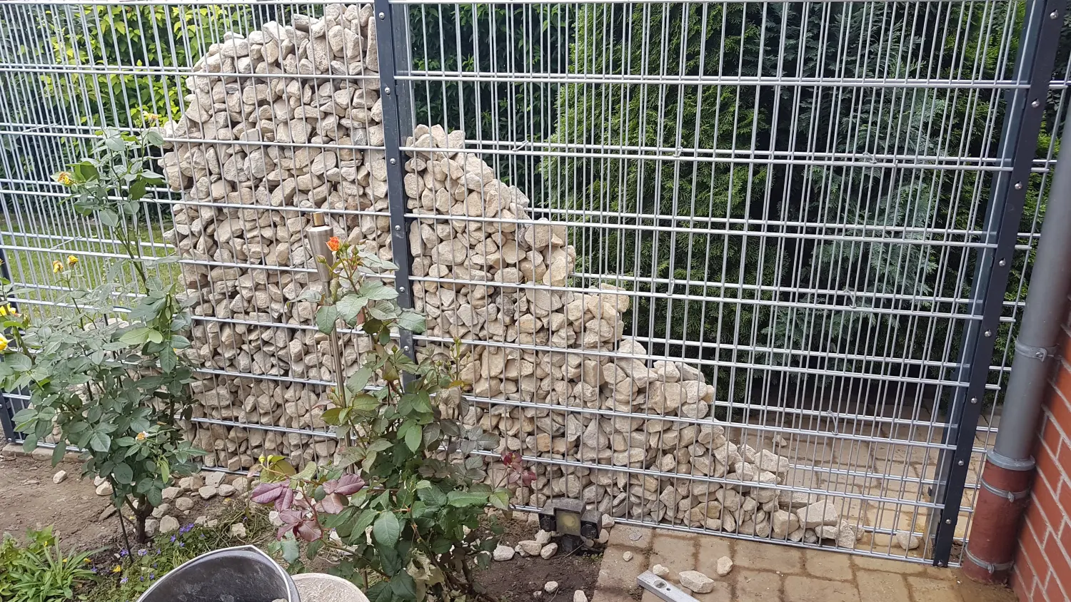 Kalkbrenner Gartenbau, Zaun