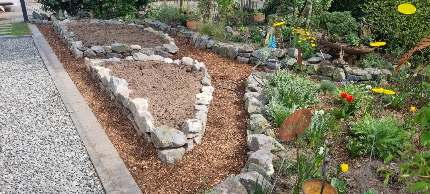 Kalkbrenner Gartenbau, Steinmauern